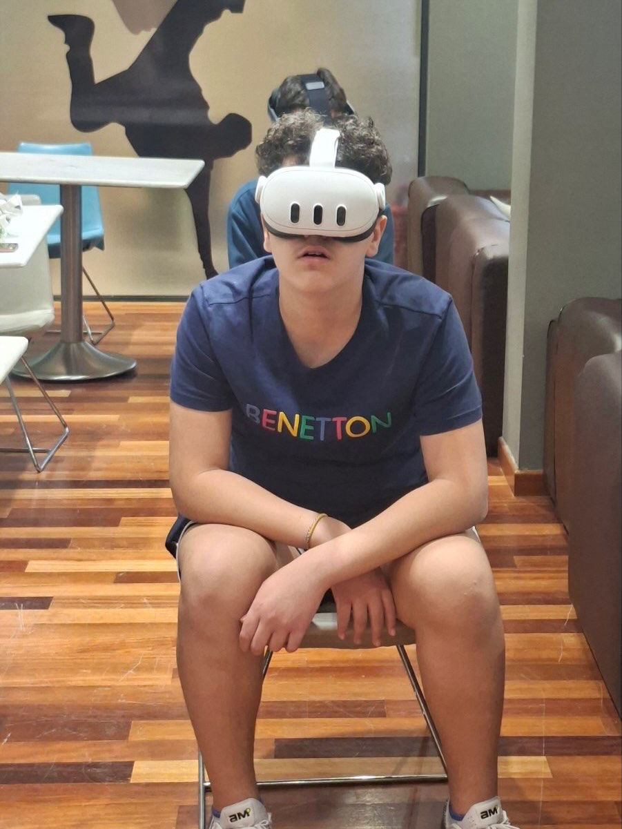 Μαθητής με VR headset στα Science Days